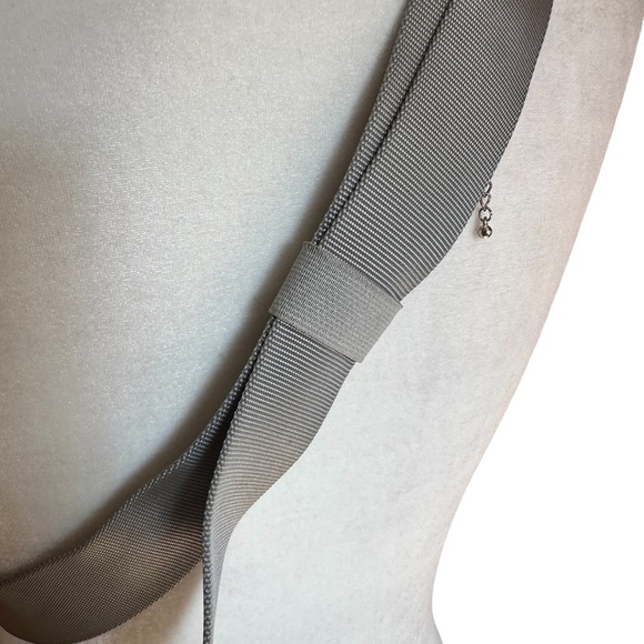 Lululemon Silver Wanderlust Belt Bag - NWOT - Picture 11 of 15